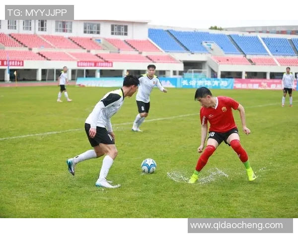 足球明星激烈对抗瞬间集锦全景视频精彩回顾与分析 足球明星激烈对抗瞬间集锦全景视频精彩回顾与分析