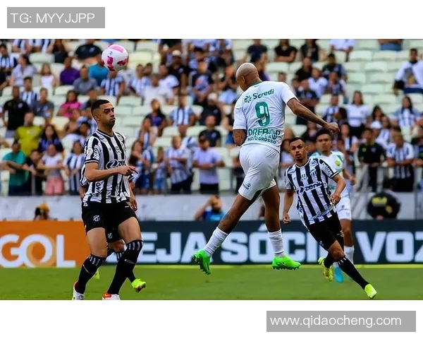 足球明星立体照片展现运动魅力与激情瞬间的完美结合 足球明星立体照片展现运动魅力与激情瞬间的完美结合