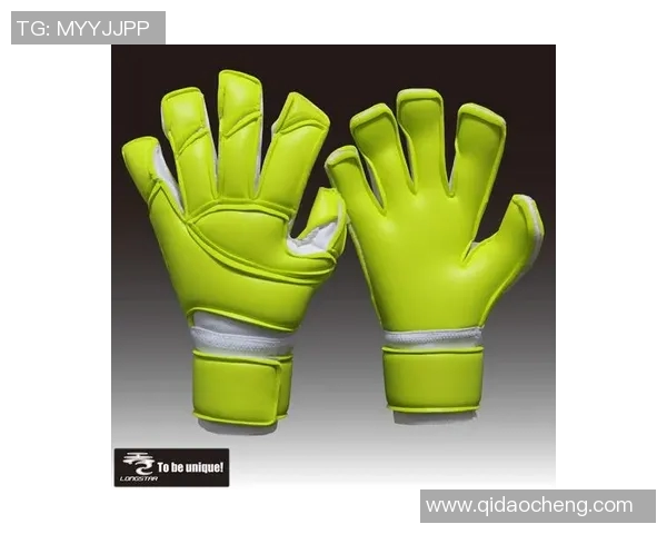 足球明星同款手套图片分享让你也能拥有球场风范与明星同款体验